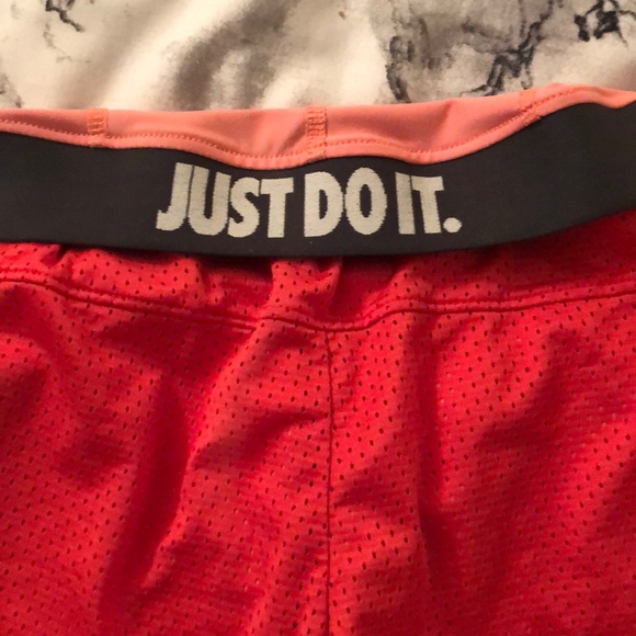 Nike running short - Picture 3 of 4